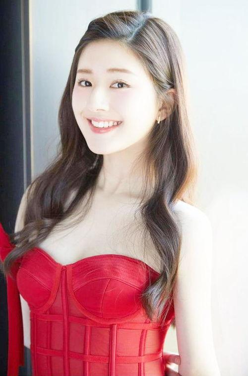 爆料网红美女视频在线观看,在线观看背后的秘密与魅力 第1张 爆料网红美女视频在线观看,在线观看背后的秘密与魅力 第1张